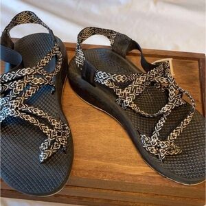 Women’s CHACOS size 7